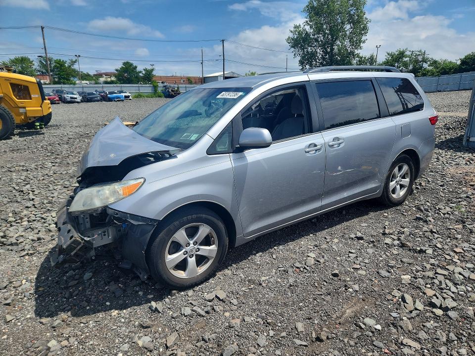 Aukcja sprzedaży 2015 Toyota Sienna, vin: 5TDKK3DC3FS581251, numer aukcji: 63797236