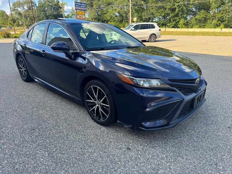 67026236 :رقم المزاد ، 4T1G11BK5NU050761 vin ، 2022 Toyota Camry مزاد بيع