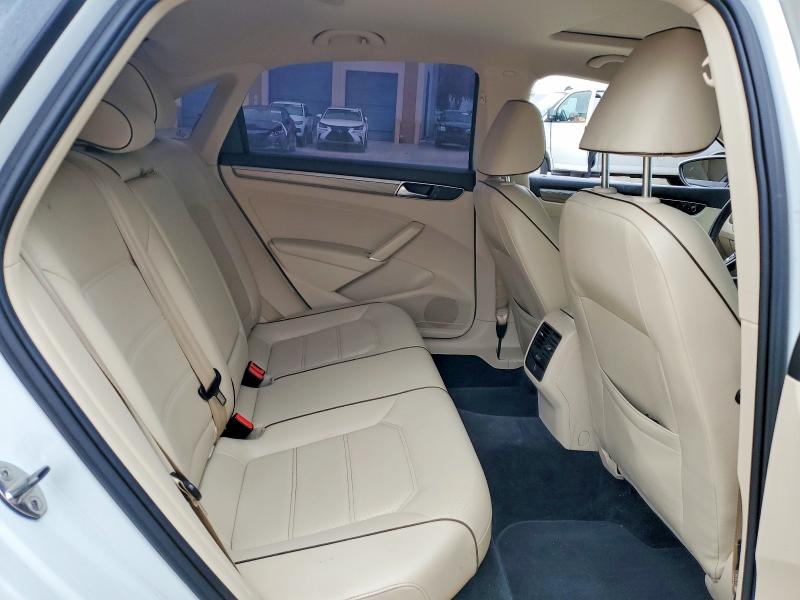 63420906 :رقم المزاد ، 1VWBT7A31HC030956 vin ، 2017 Volkswagen Passat مزاد بيع