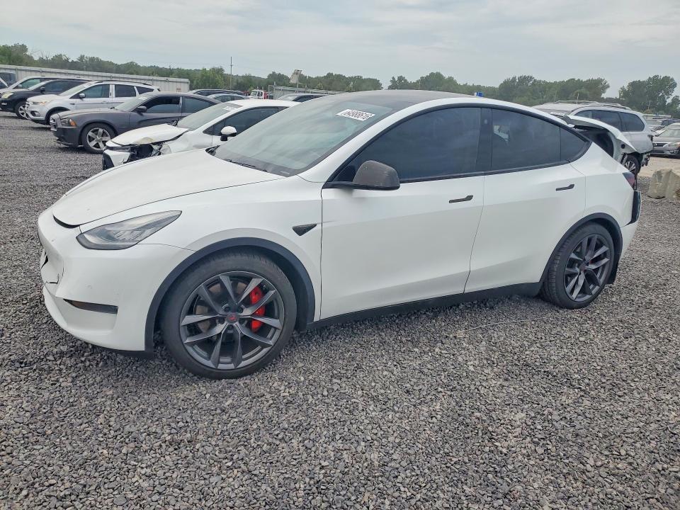 64988616 :رقم المزاد ، 5YJYGDEF2MF079018 vin ، 2021 Tesla Model Y مزاد بيع