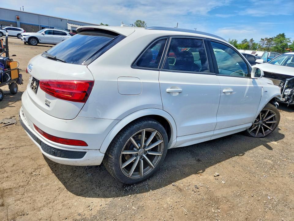 63738646 :رقم المزاد ، WA1ECCFS0JR020585 vin ، 2018 Audi Q3 مزاد بيع