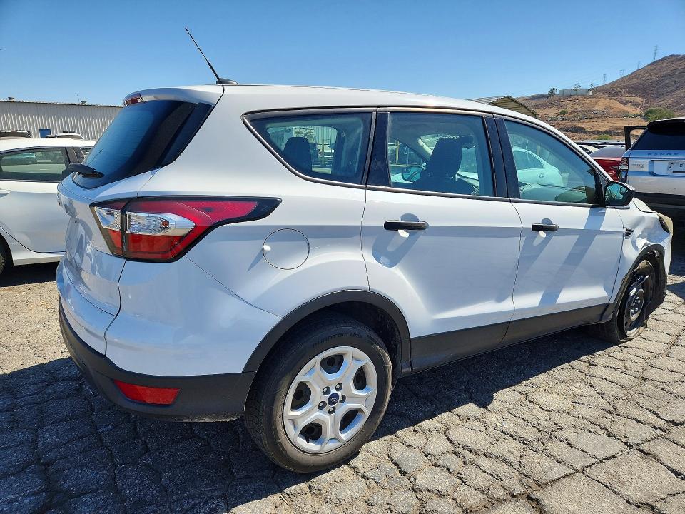 63765116 :رقم المزاد ، 1FMCU0F7XJUA36516 vin ، 2018 Ford Escape مزاد بيع