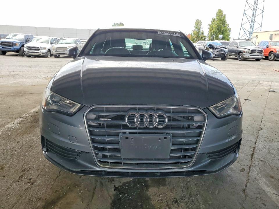 66996556 :رقم المزاد ، WAUBFGFF6F1093229 vin ، 2015 Audi A3 مزاد بيع
