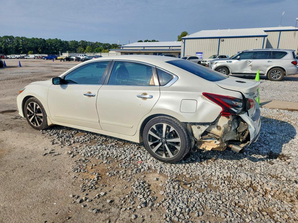 Продажа на аукционе авто 2018 Nissan Altima, vin: 1N4AL3AP4JC104943, номер лота: 60503986