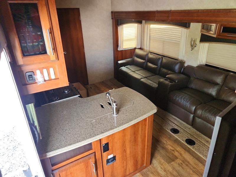 64577976 :رقم المزاد ، 1UJCJ0BS2H1P50286 vin ، 2017 Jayco Eagle Ht M-29.5 Bhok مزاد بيع
