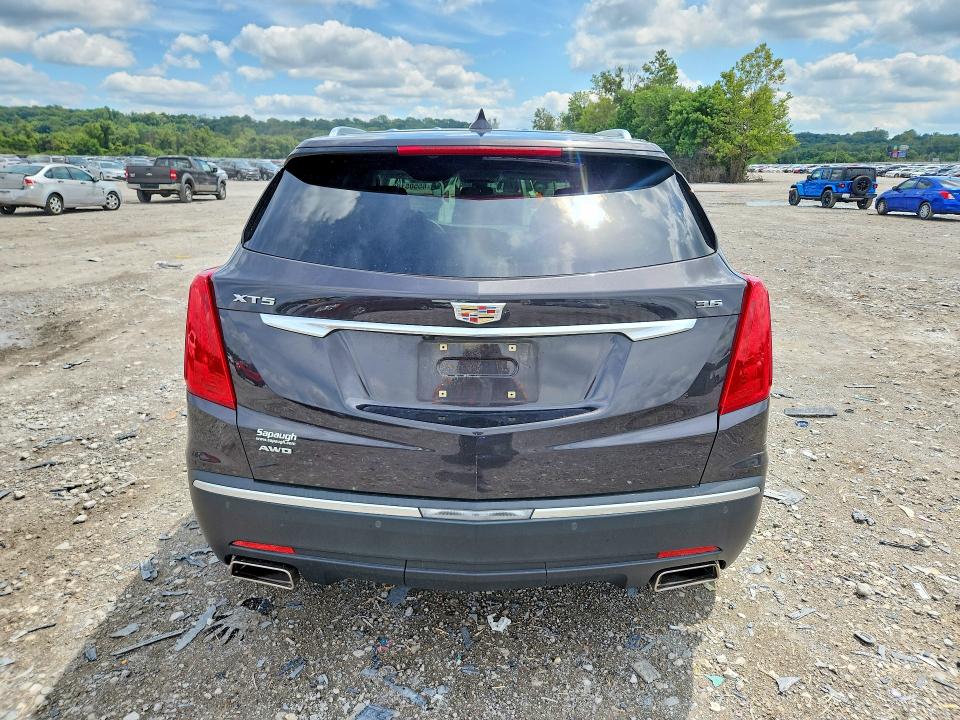 65505186 :رقم المزاد ، 1GYKNDRS1HZ136242 vin ، 2017 Cadillac Xt5 مزاد بيع
