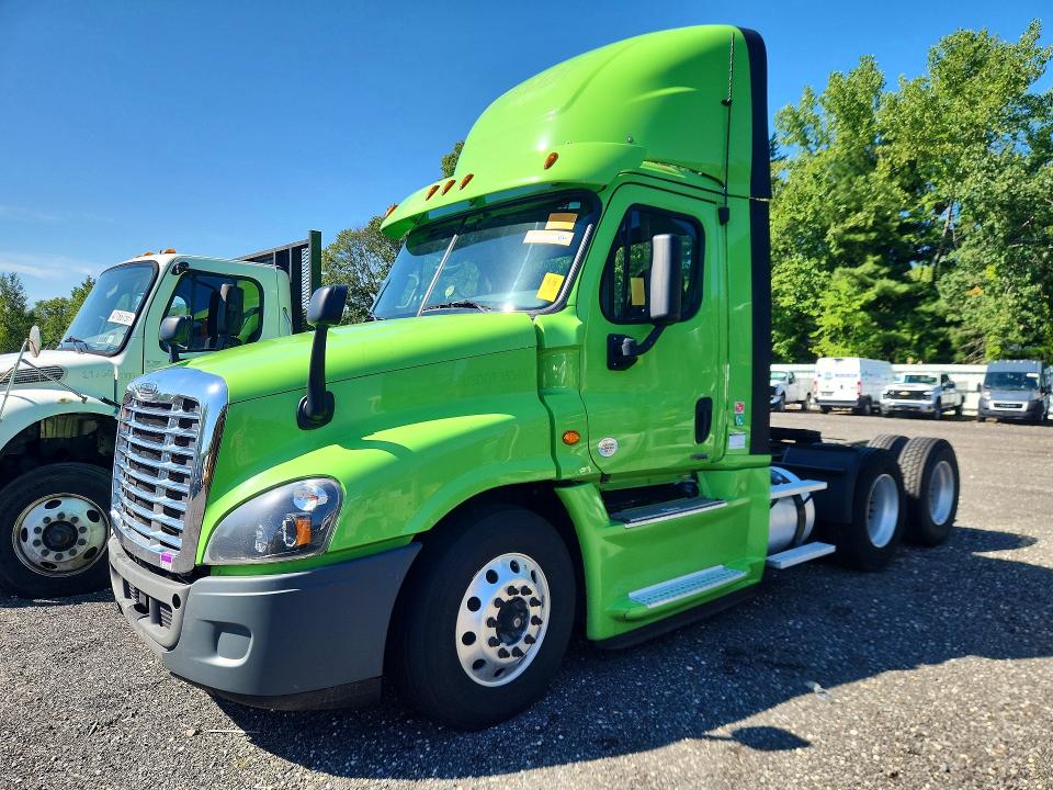 62761796 :رقم المزاد ، 3AKJGEDR1JDKC8706 vin ، 2018 Freightliner Cascadia 125 مزاد بيع