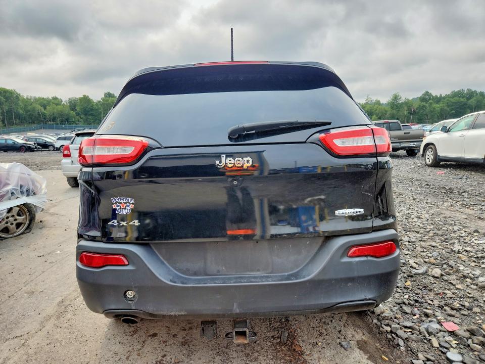 Продаж на аукціоні авто 2018 Jeep Cherokee, vin: 1C4PJMCB0JD529684, номер лоту: 63786316