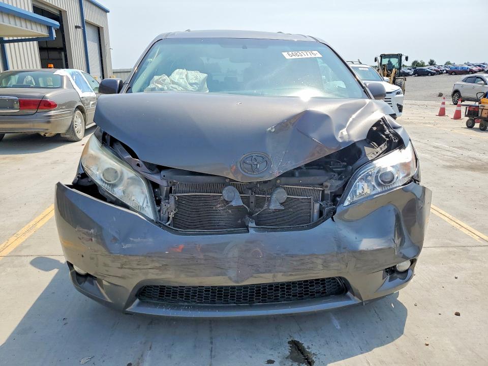 2015 Toyota Sienna მანქანა იყიდება აუქციონზე, vin: 5TDYK3DC6FS628945, აუქციონის ნომერი: 64831776