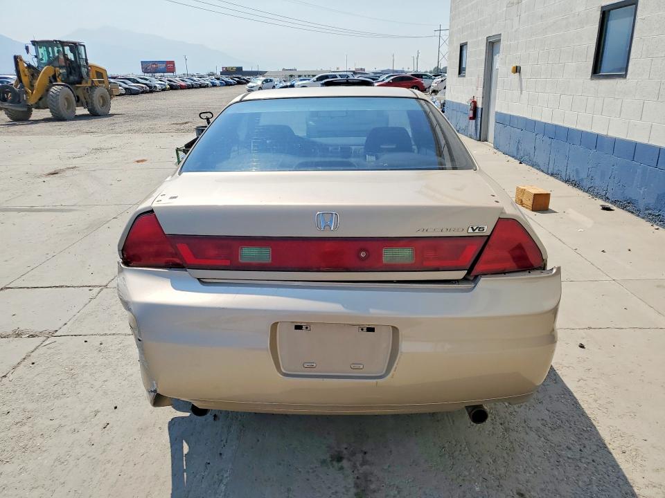63914206 :رقم المزاد ، 1HGCG22422A026876 vin ، 2002 Honda Accord مزاد بيع