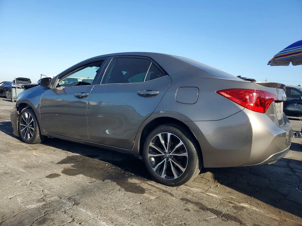 63593136 :رقم المزاد ، 5YFBURHE4JP779301 vin ، 2018 Toyota Corolla مزاد بيع