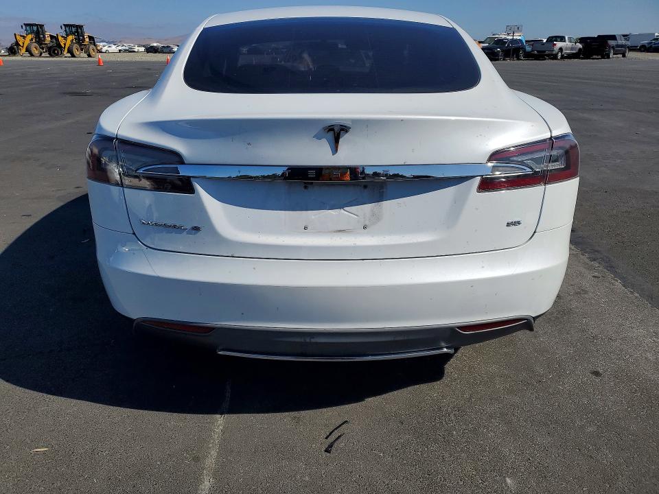 63859626 :رقم المزاد ، 5YJSA1H17EFP28237 vin ، 2014 Tesla Model S مزاد بيع