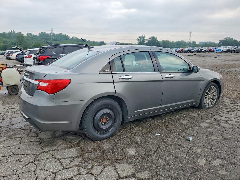 64654276 :رقم المزاد ، 1C3CCBCG1DN580011 vin ، 2013 Chrysler 200 مزاد بيع