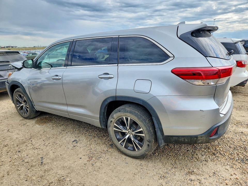 Продаж на аукціоні авто 2018 Toyota Highlander, vin: 5TDBZRFH9JS834346, номер лоту: 64823886