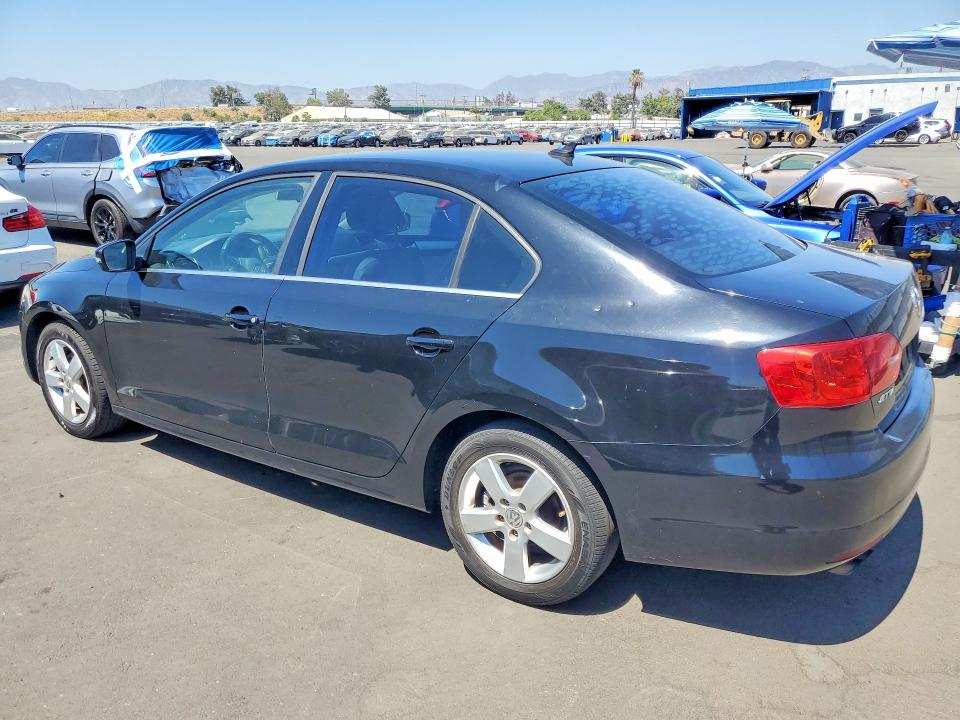 63797066 :رقم المزاد ، 3VWD17AJ5EM370313 vin ، 2014 Volkswagen Jetta مزاد بيع