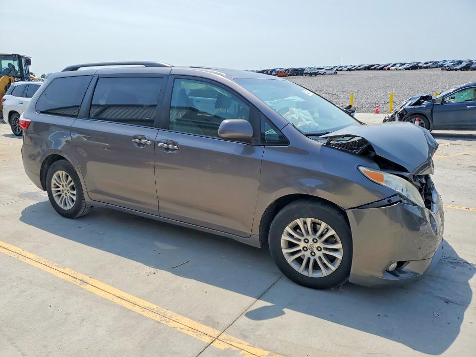 2015 Toyota Sienna მანქანა იყიდება აუქციონზე, vin: 5TDYK3DC6FS628945, აუქციონის ნომერი: 64831776