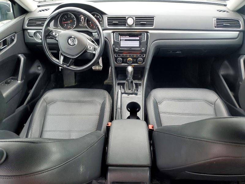 64206396 :رقم المزاد ، 1VWDT7A38HC058357 vin ، 2017 Volkswagen Passat مزاد بيع