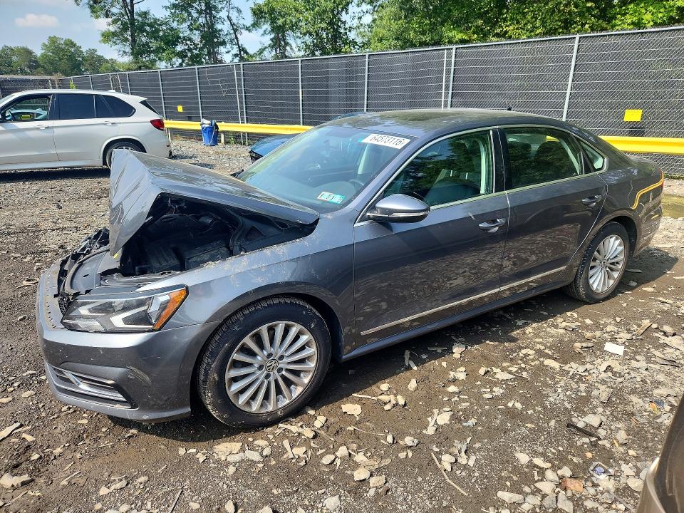 64573116 :رقم المزاد ، 1VWBT7A30HC021956 vin ، 2017 Volkswagen Passat مزاد بيع