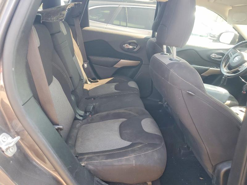 56811956 :رقم المزاد ، 1C4PJLCB6JD554096 vin ، 2018 Jeep Cherokee مزاد بيع