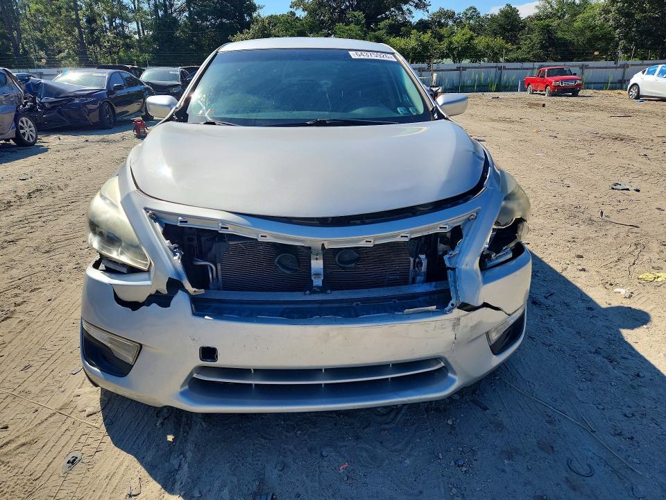 2015 Nissan Altima მანქანა იყიდება აუქციონზე, vin: 1N4AL3AP2FN335240, აუქციონის ნომერი: 64375926