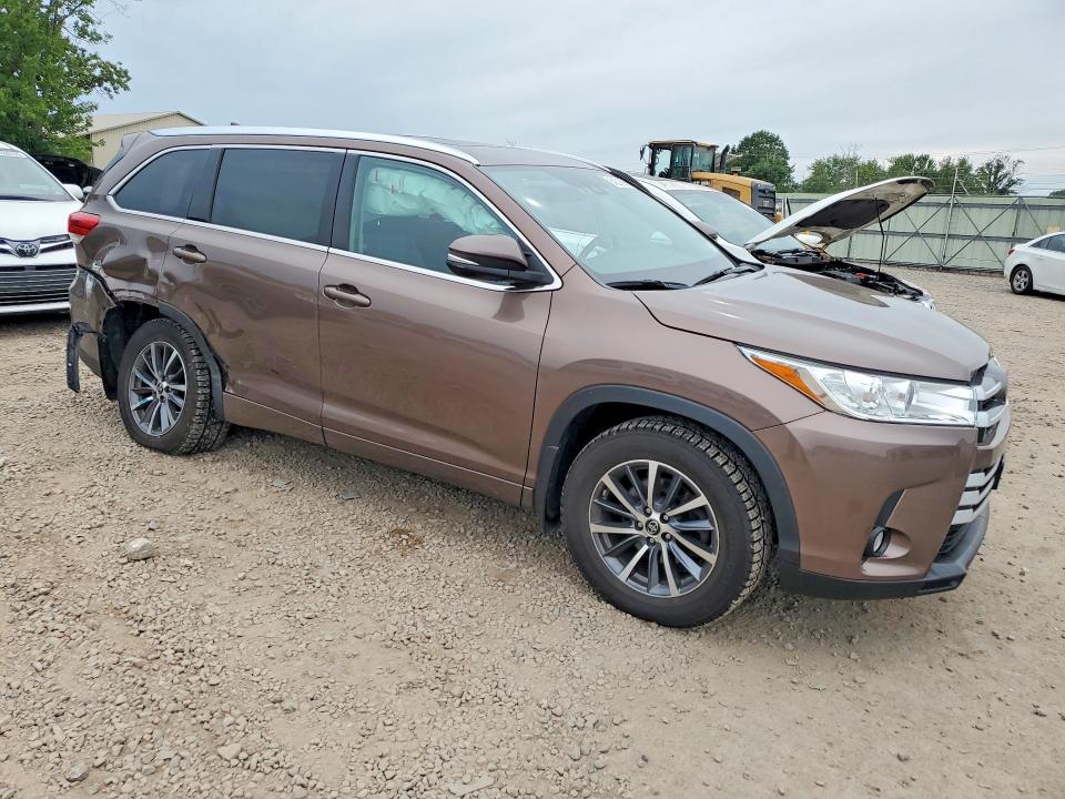 64201606 :رقم المزاد ، 5TDJZRFH6JS880860 vin ، 2018 Toyota Highlander مزاد بيع