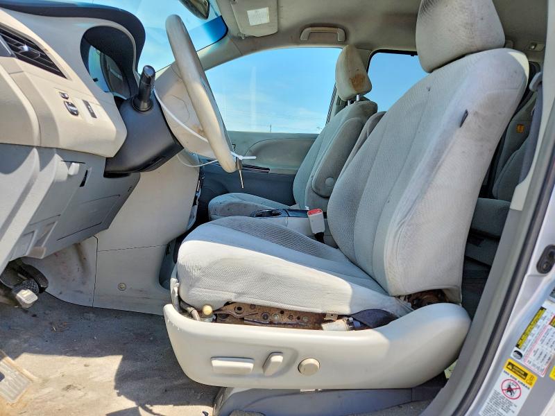 2011 Toyota Sienna მანქანა იყიდება აუქციონზე, vin: 5TDKK3DC8BS165805, აუქციონის ნომერი: 63889196