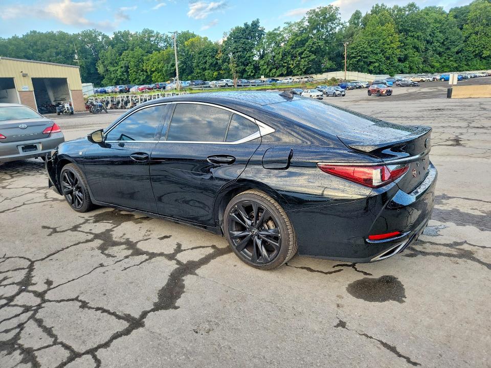 64889746 :رقم المزاد ، 58AJZ1B10NU119161 vin ، 2022 Lexus Es مزاد بيع