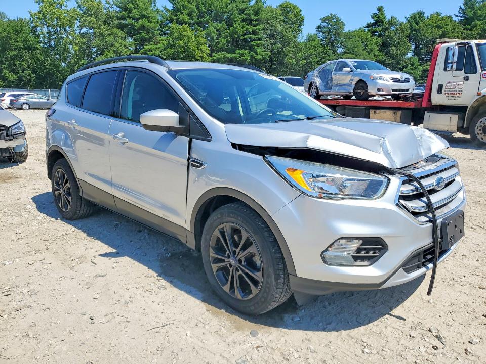 64095036 :رقم المزاد ، 1FMCU0GD5JUB29044 vin ، 2018 Ford Escape مزاد بيع