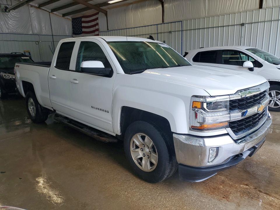 Продаж на аукціоні авто 2018 Chevrolet Silverado, vin: 2GCVKREC2J1108004, номер лоту: 64185176