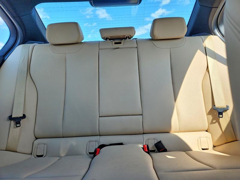 65301476 :رقم المزاد ، WBA8D9G51JNU71363 vin ، 2018 Bmw 330 مزاد بيع
