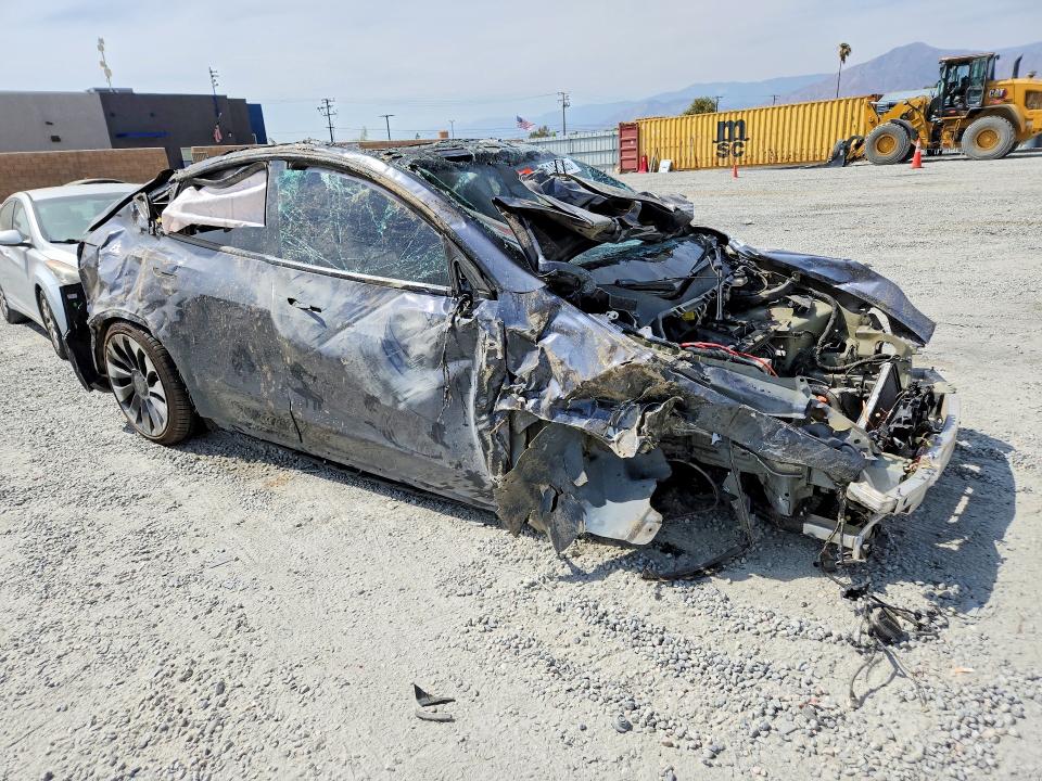 Продажа на аукционе авто 2021 Tesla Model Y, vin: 5YJYGDEF6MF272529, номер лота: 61451326