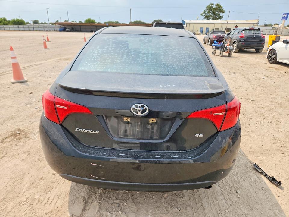 63210316 :رقم المزاد ، 5YFBURHE8JP800604 vin ، 2018 Toyota Corolla مزاد بيع