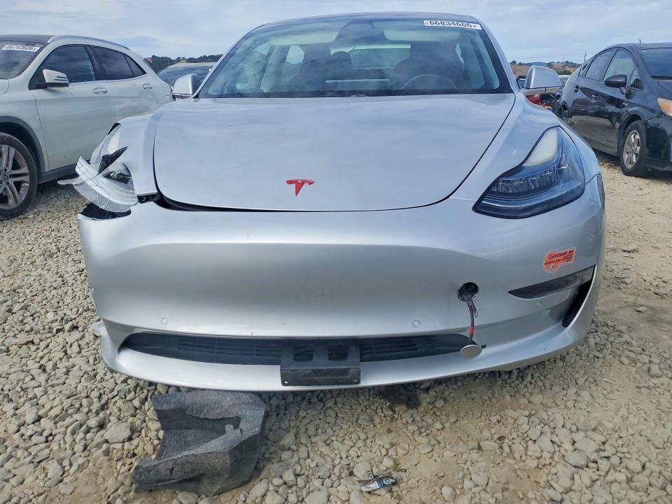 66834666 :رقم المزاد ، 5YJ3E1EA9JF008784 vin ، 2018 Tesla Model 3 مزاد بيع