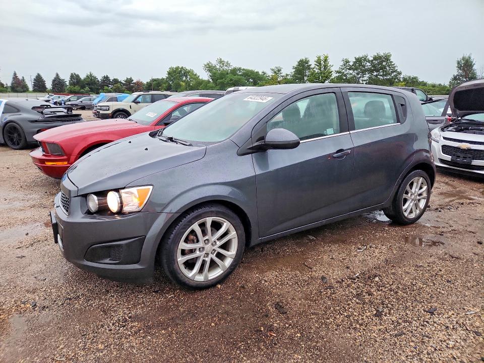 64322946 :رقم المزاد ، 1G1JC6SHXD4137830 vin ، 2013 Chevrolet Sonic مزاد بيع