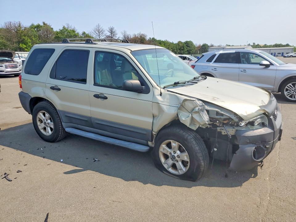64824186 :رقم المزاد ، 1FMYU93125KD74746 vin ، 2005 Ford Escape مزاد بيع
