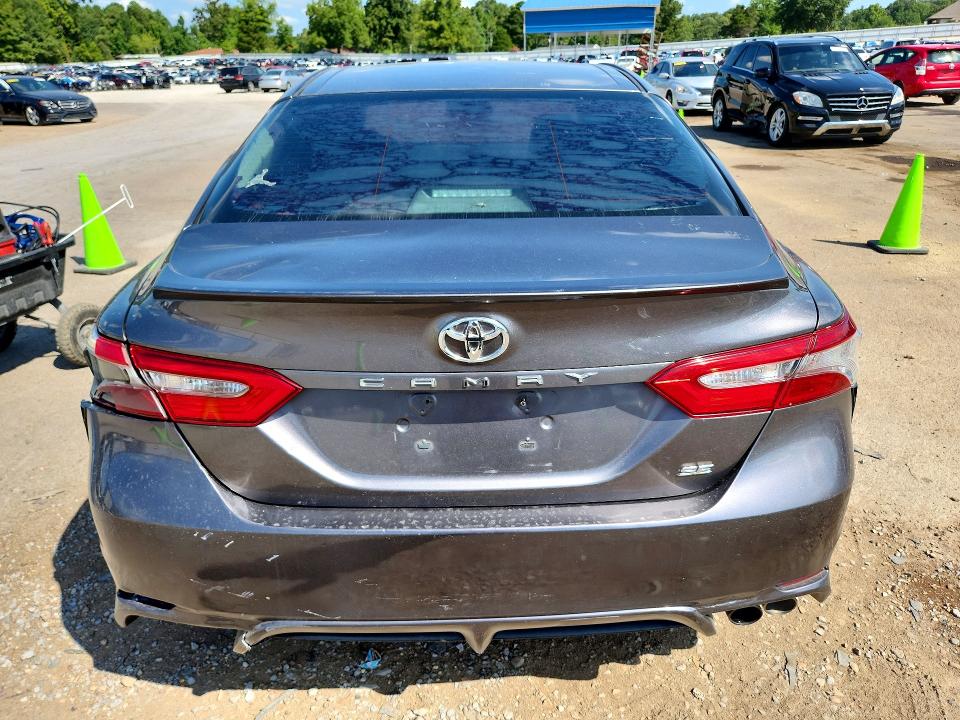 2018 Toyota Camry მანქანა იყიდება აუქციონზე, vin: 4T1B11HK4JU590484, აუქციონის ნომერი: 64144026