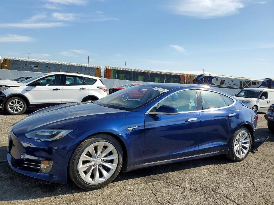 Продажа на аукционе авто 2018 Tesla Model S, vin: 5YJSA1E23JF281414, номер лота: 66127906