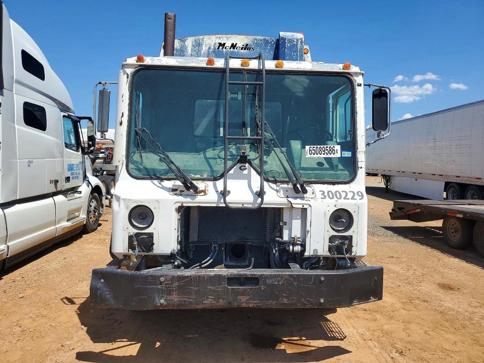 2003 Mack Mr613 მანქანა იყიდება აუქციონზე, vin: 1M2K195C03M022330, აუქციონის ნომერი: 65089586