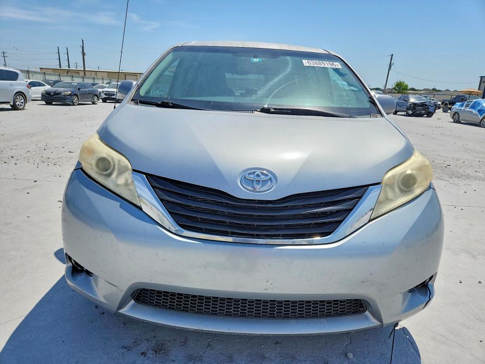 2011 Toyota Sienna მანქანა იყიდება აუქციონზე, vin: 5TDKK3DC8BS165805, აუქციონის ნომერი: 63889196