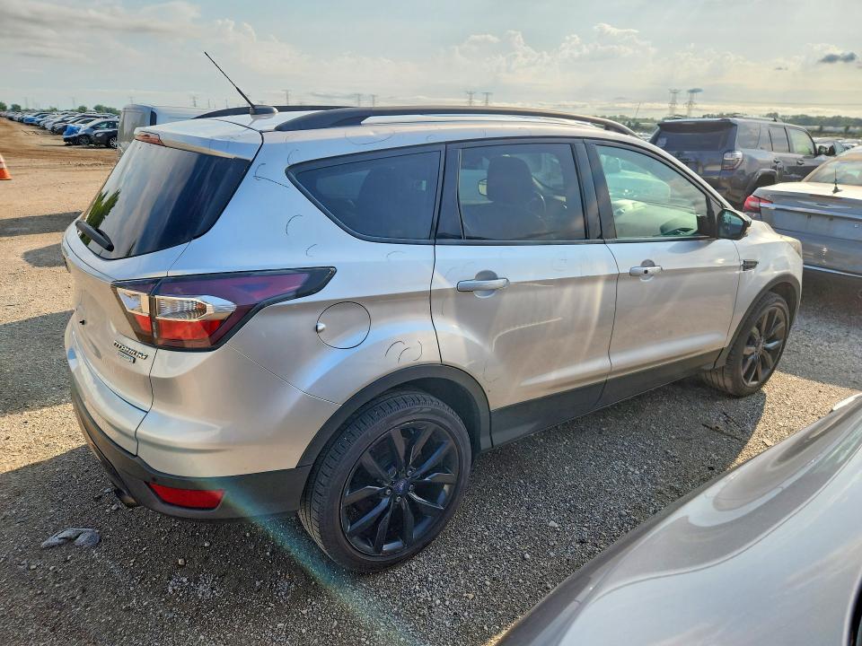 2017 Ford Escape მანქანა იყიდება აუქციონზე, vin: 1FMCU0JD5HUB14871, აუქციონის ნომერი: 64773546