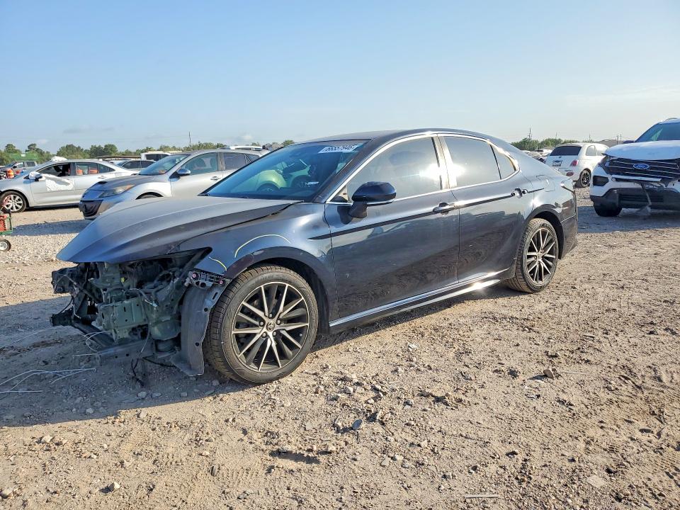 66557946 :رقم المزاد ، 4T1T11AK5MU424803 vin ، 2021 Toyota Camry مزاد بيع