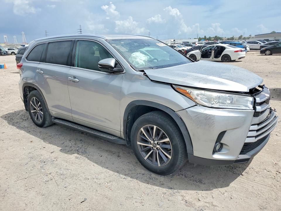 2018 Toyota Highlander მანქანა იყიდება აუქციონზე, vin: 5TDKZRFH2JS538097, აუქციონის ნომერი: 65318746