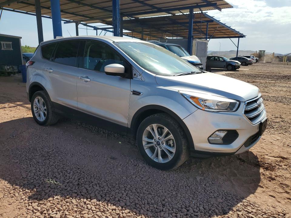 Продажа на аукционе авто 2017 Ford Escape, vin: 1FMCU9GD6HUE49777, номер лота: 63448456