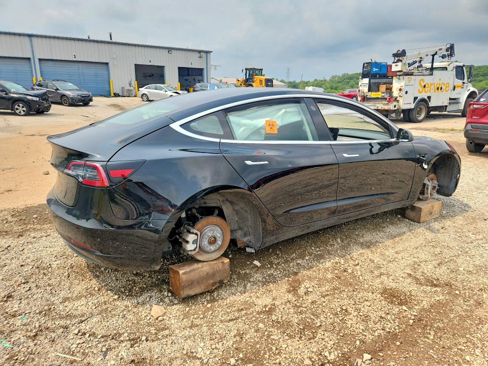 Продажа на аукционе авто 2018 Tesla Model 3, vin: 5YJ3E1EA0JF151980, номер лота: 64196576