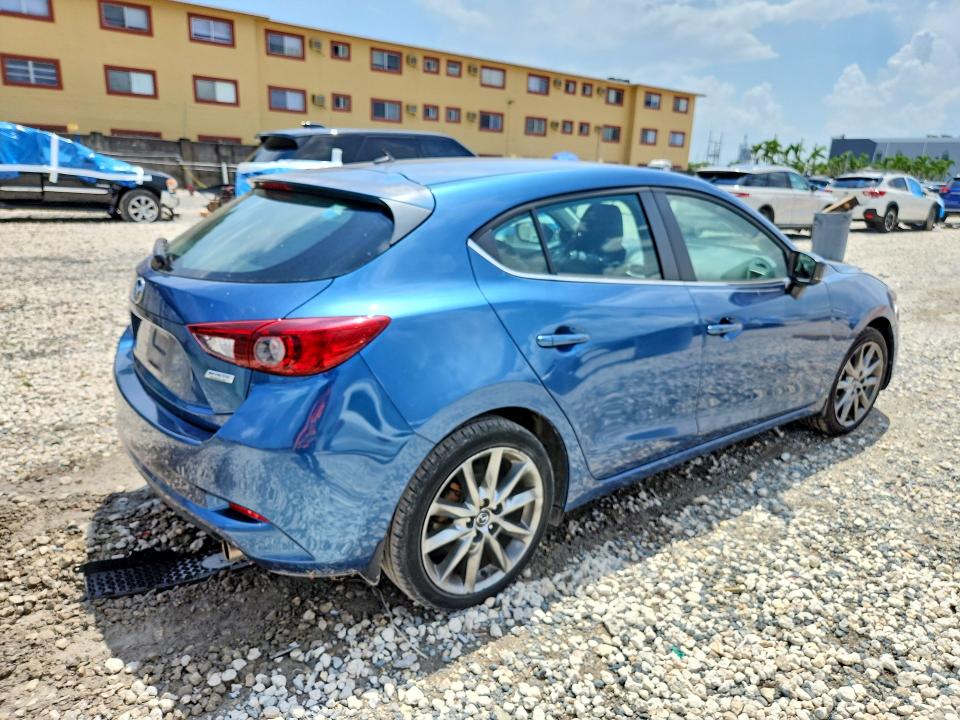 65182776 :رقم المزاد ، 3MZBN1L34JM161839 vin ، 2018 Mazda 3 مزاد بيع