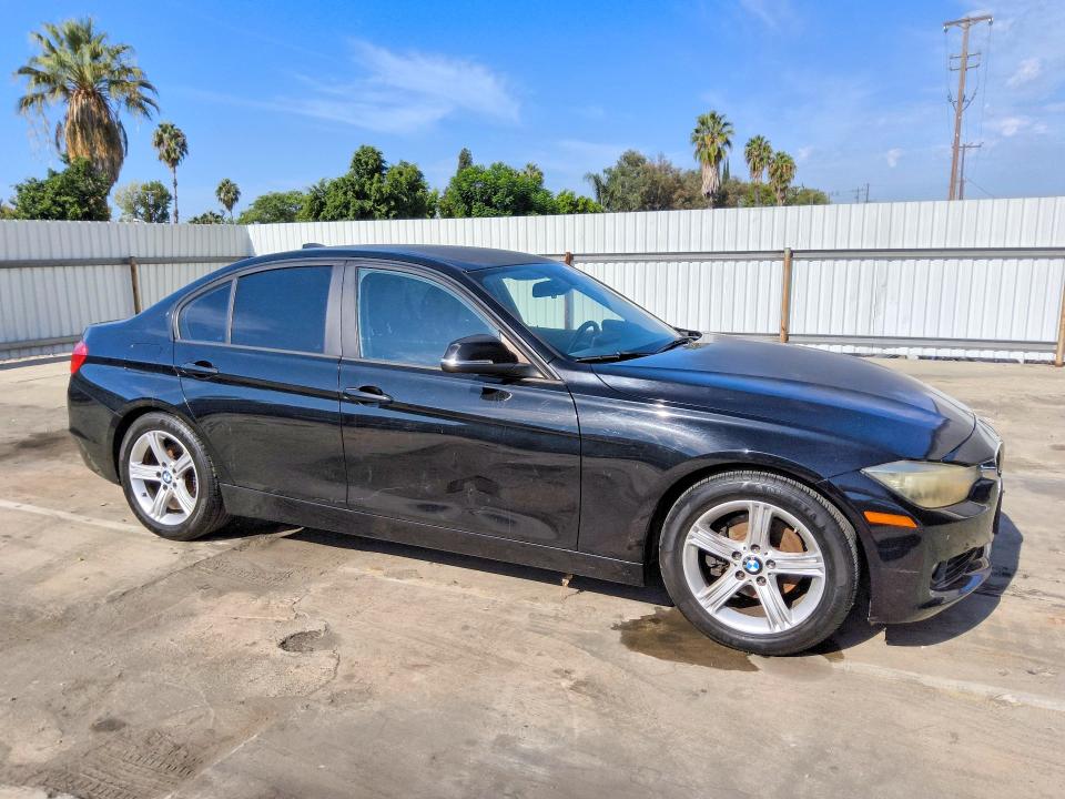 2013 Bmw 328 მანქანა იყიდება აუქციონზე, vin: WBA3C1C58DF438637, აუქციონის ნომერი: 63759216