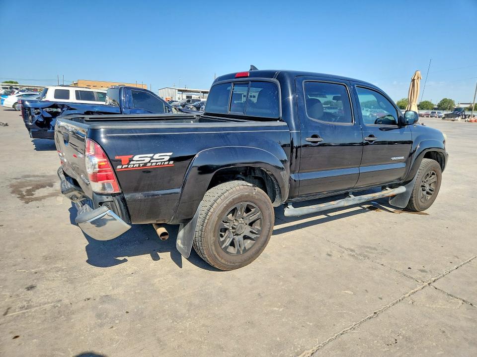 65116956 :رقم المزاد ، 5TFLU4EN2FX138202 vin ، 2015 Toyota Tacoma مزاد بيع