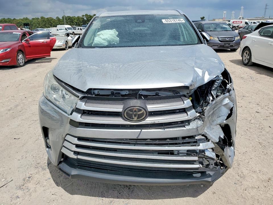 2018 Toyota Highlander მანქანა იყიდება აუქციონზე, vin: 5TDKZRFH2JS538097, აუქციონის ნომერი: 65318746