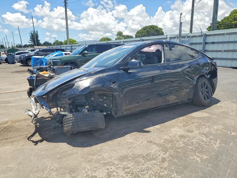 2024 Tesla Model Y მანქანა იყიდება აუქციონზე, vin: 7SAYGDED4RF202522, აუქციონის ნომერი: 64749696