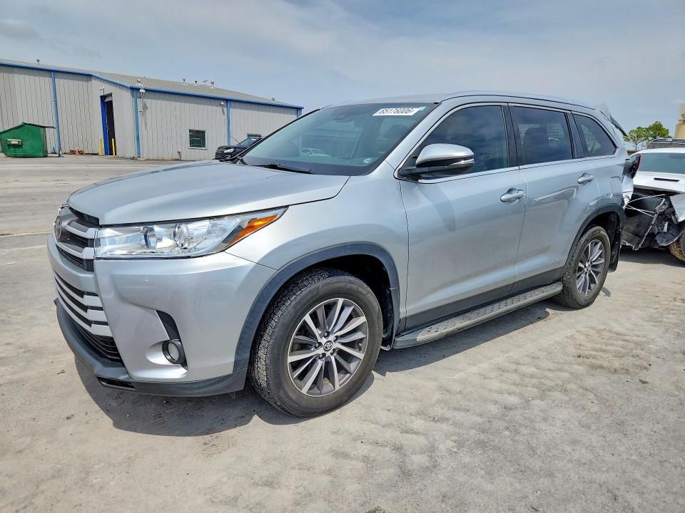 2019 Toyota Highlander მანქანა იყიდება აუქციონზე, vin: 5TDKZRFH2KS565138, აუქციონის ნომერი: 65176006